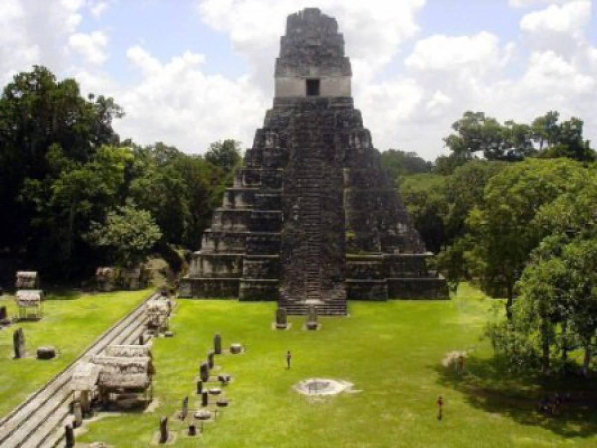 Dintel de Tikal confirma correspondencia de calendario maya