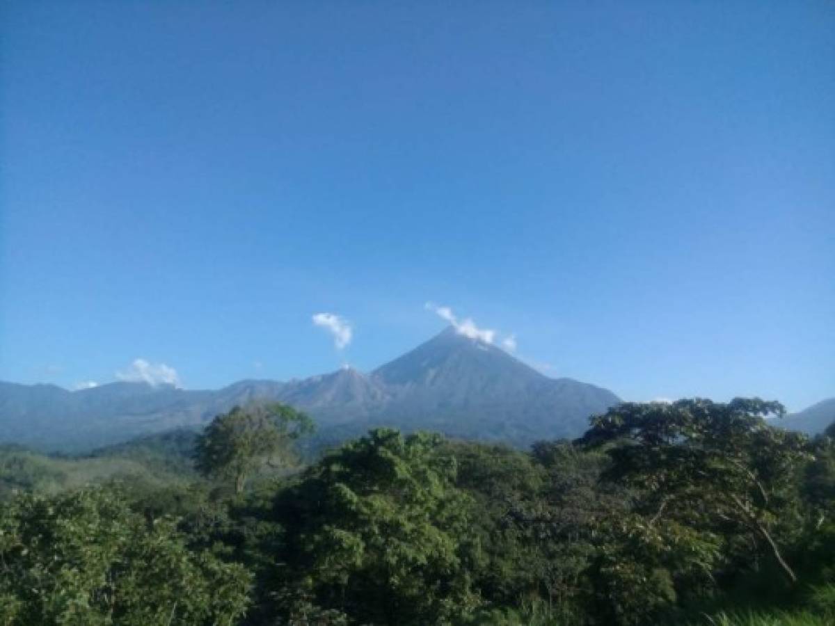 Se mantiene alerta por actividad de tres volcanes en Guatemala