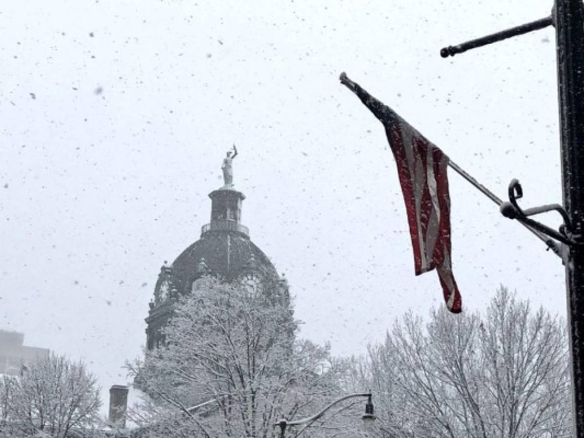 Más de 1.200 vuelos cancelados en el inicio de nueva tormenta invernal en Nueva York y Nueva Jersey