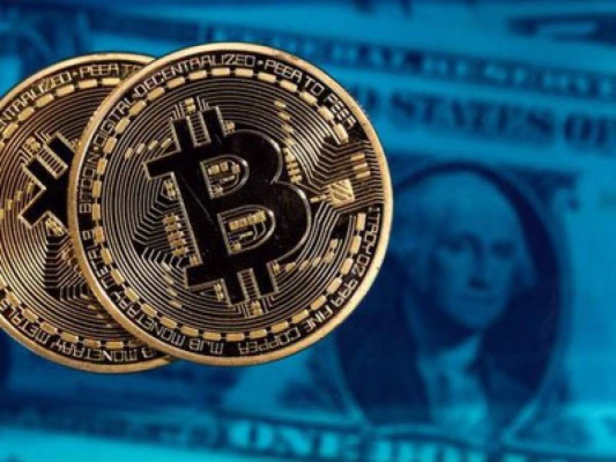 Bitcoin recibe un 'baño de realidad': pierde casi un tercio de su valor