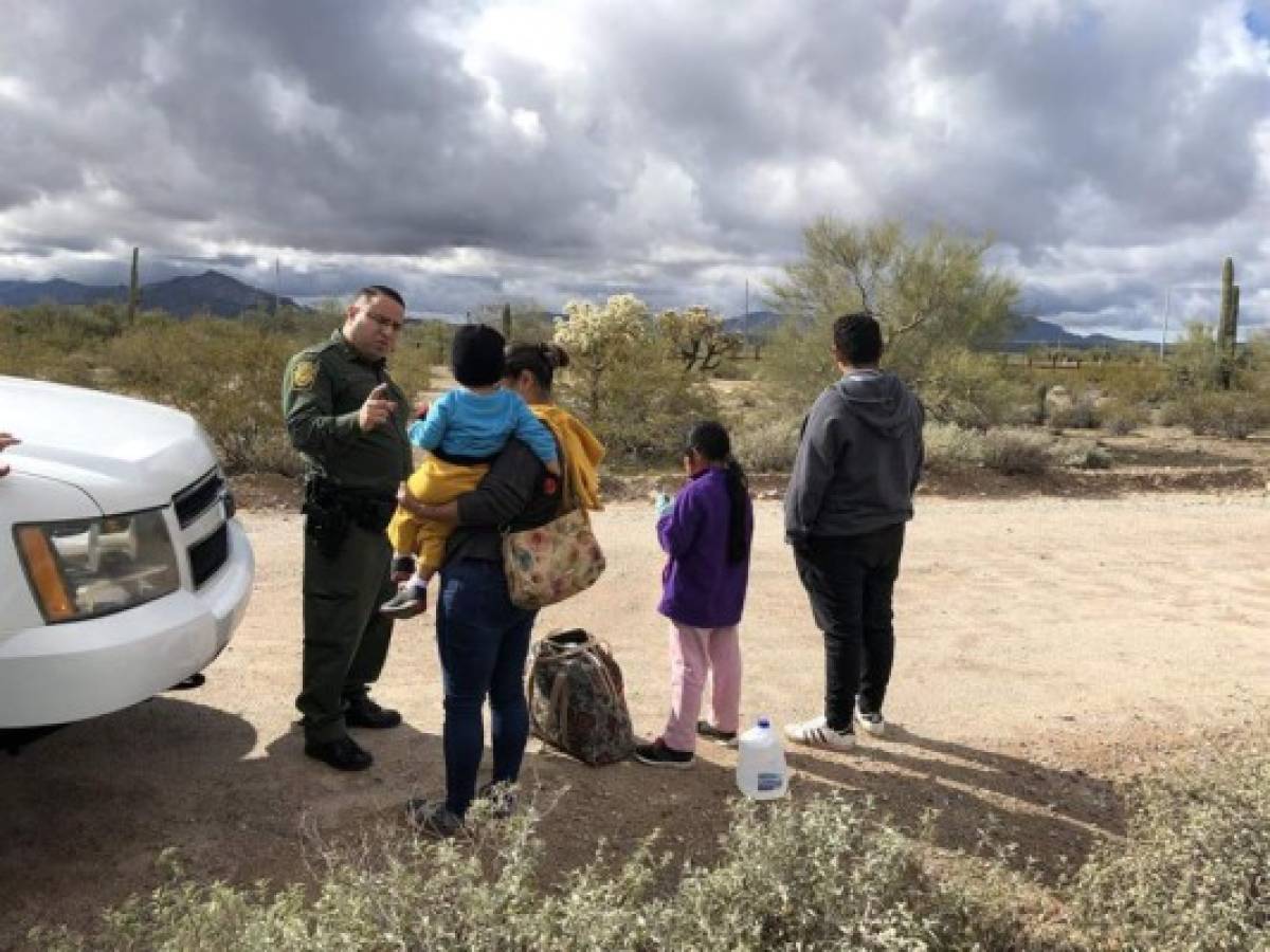 Por coronavirus, caen 84% arrestos de migrantes en frontera entre México y EE.UU.