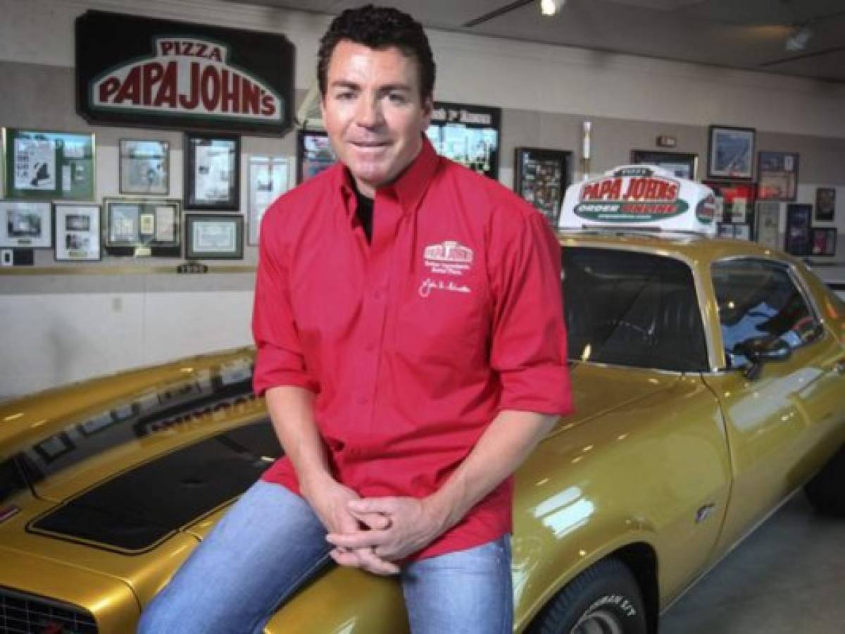 Renuncia el presidente y fundador de Papa John's por usar una palabra racista en una conferencia