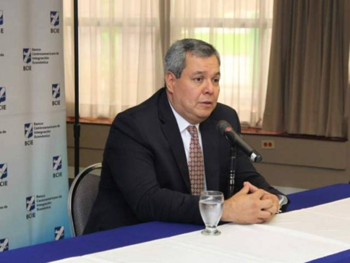 Presidente de BCIE dispuso de US$140.000 durante hospitalización por covid-19