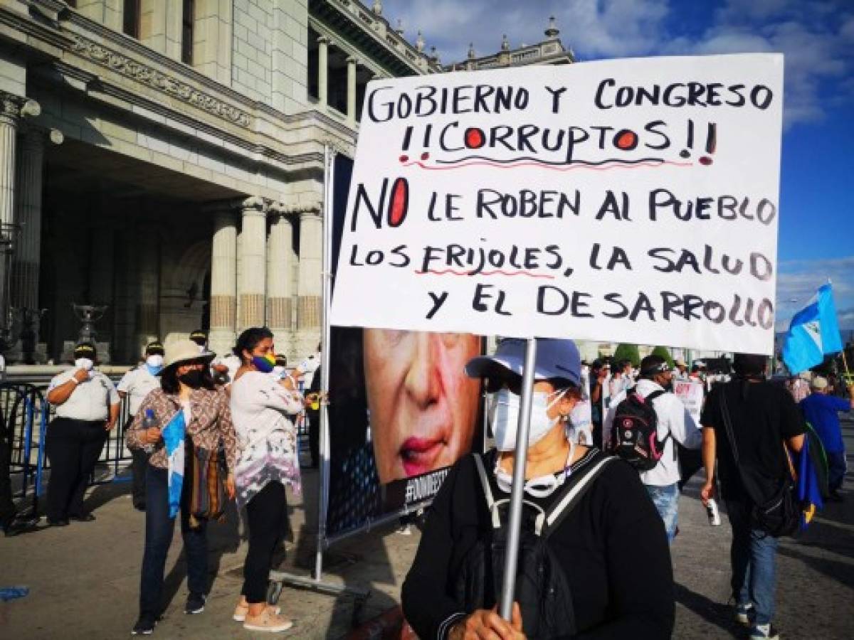 Miles vuelven a manifestarse contra corrupción en Guatemala