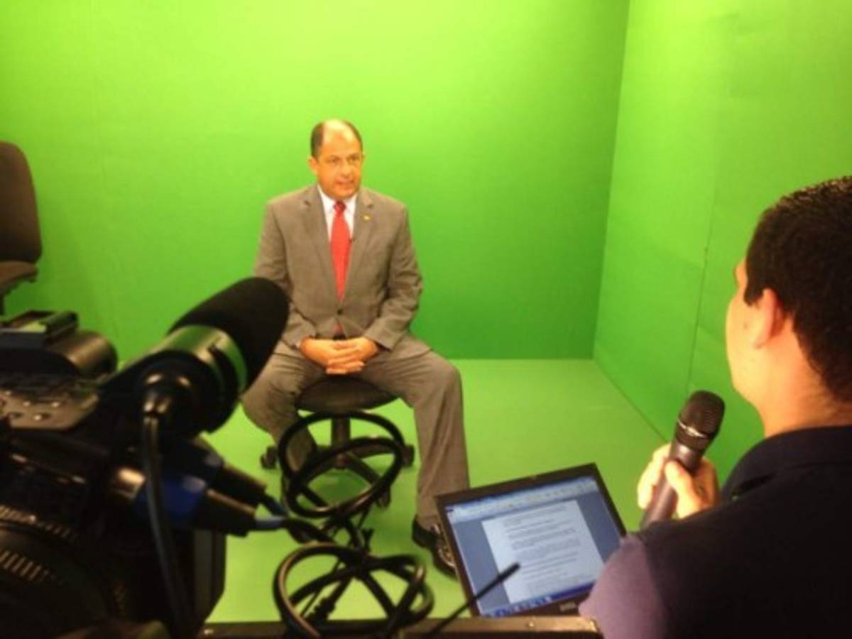 Costa Rica: el 'Solís...ta” se queda sin nota de cambio