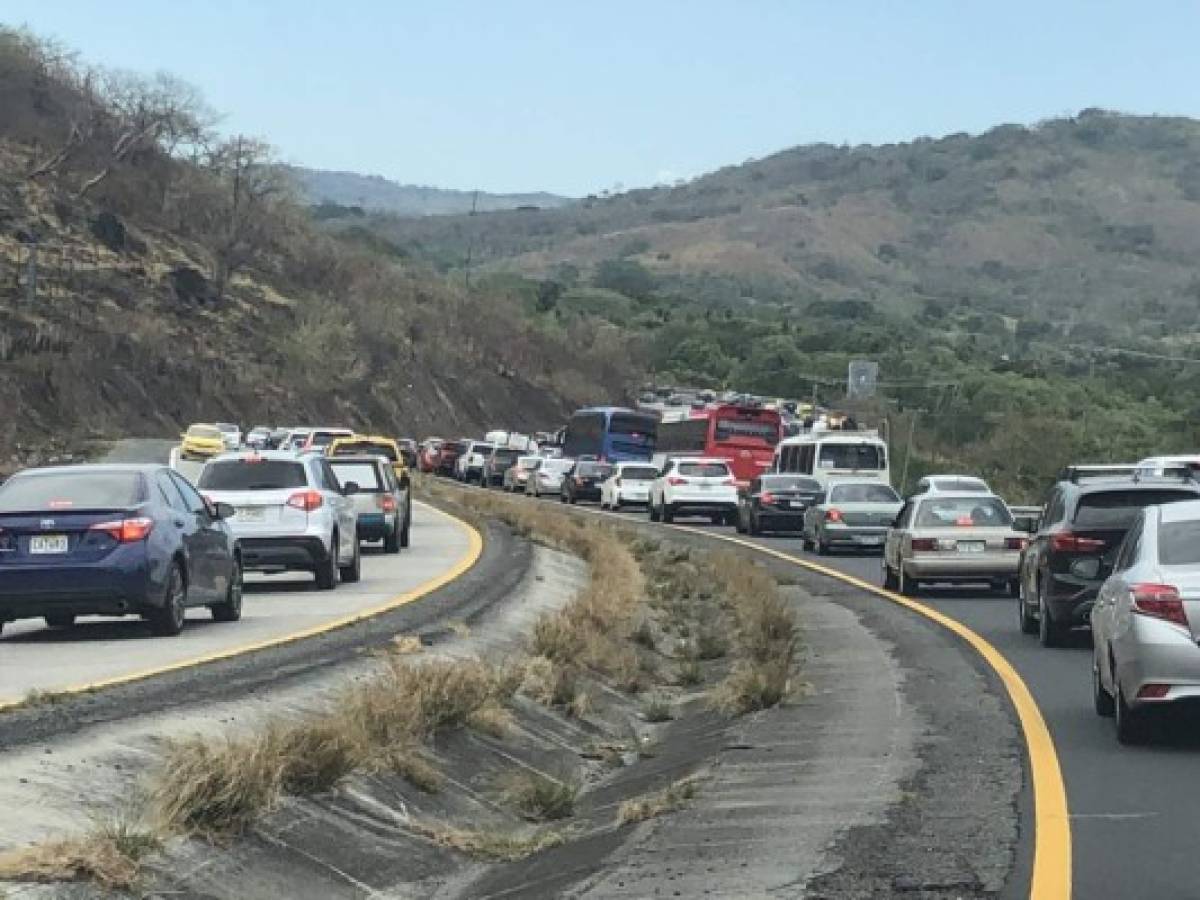 Panameños son los que más tiempo pasan en embotellamiento