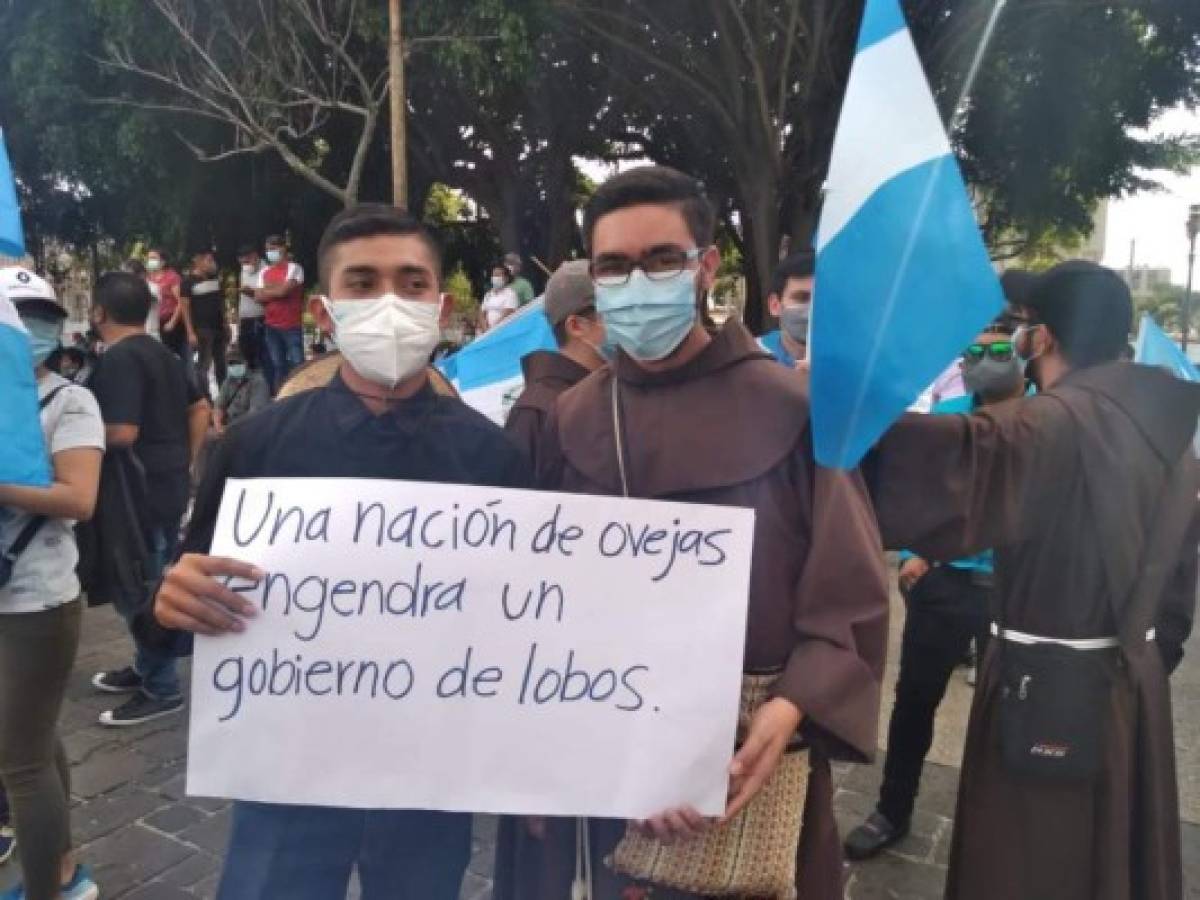 Guatemala: Centenares de manifestantes tras destitución de fiscal anticorrupción