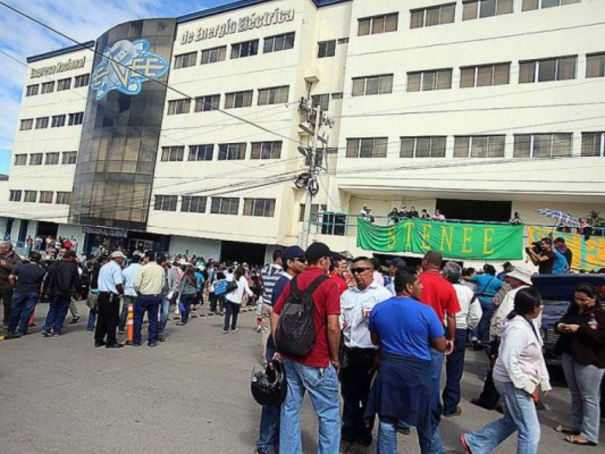Empresa pública de electricidad hondureña despedirá a 2.000 trabajadores