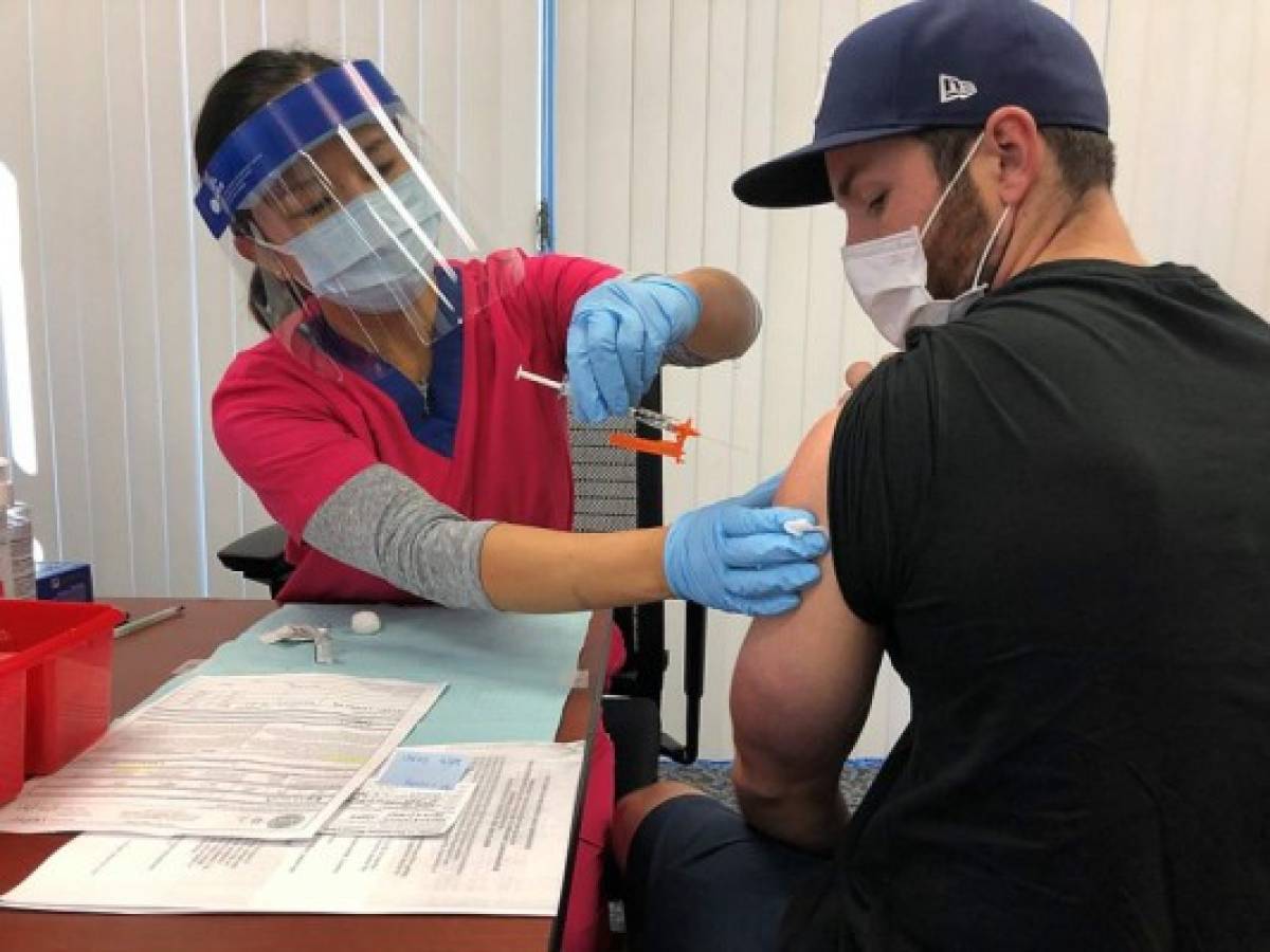 San Diego vacuna contra COVID a inmigrantes y residentes por igual