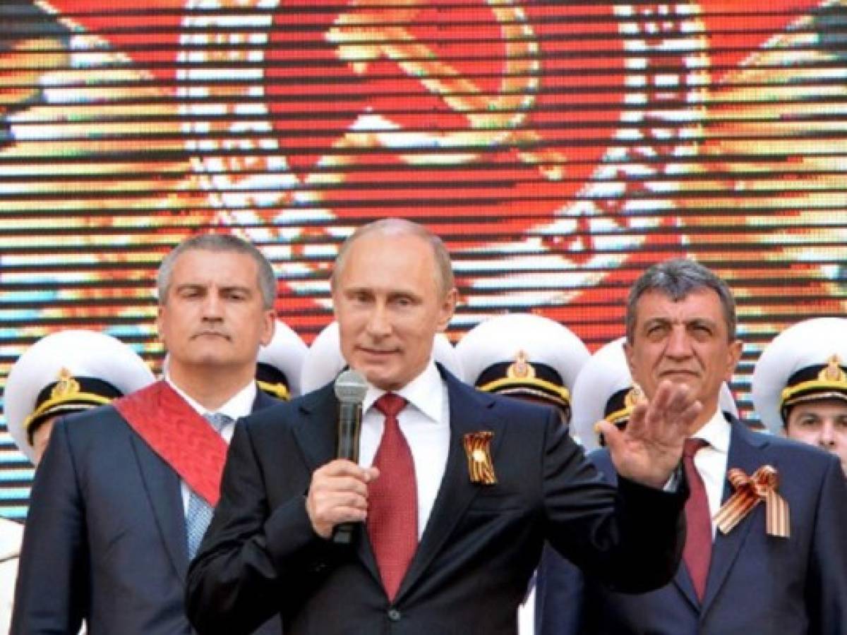El rublo ruso se derrumba y coloca bajo presión a Vladimir Putin