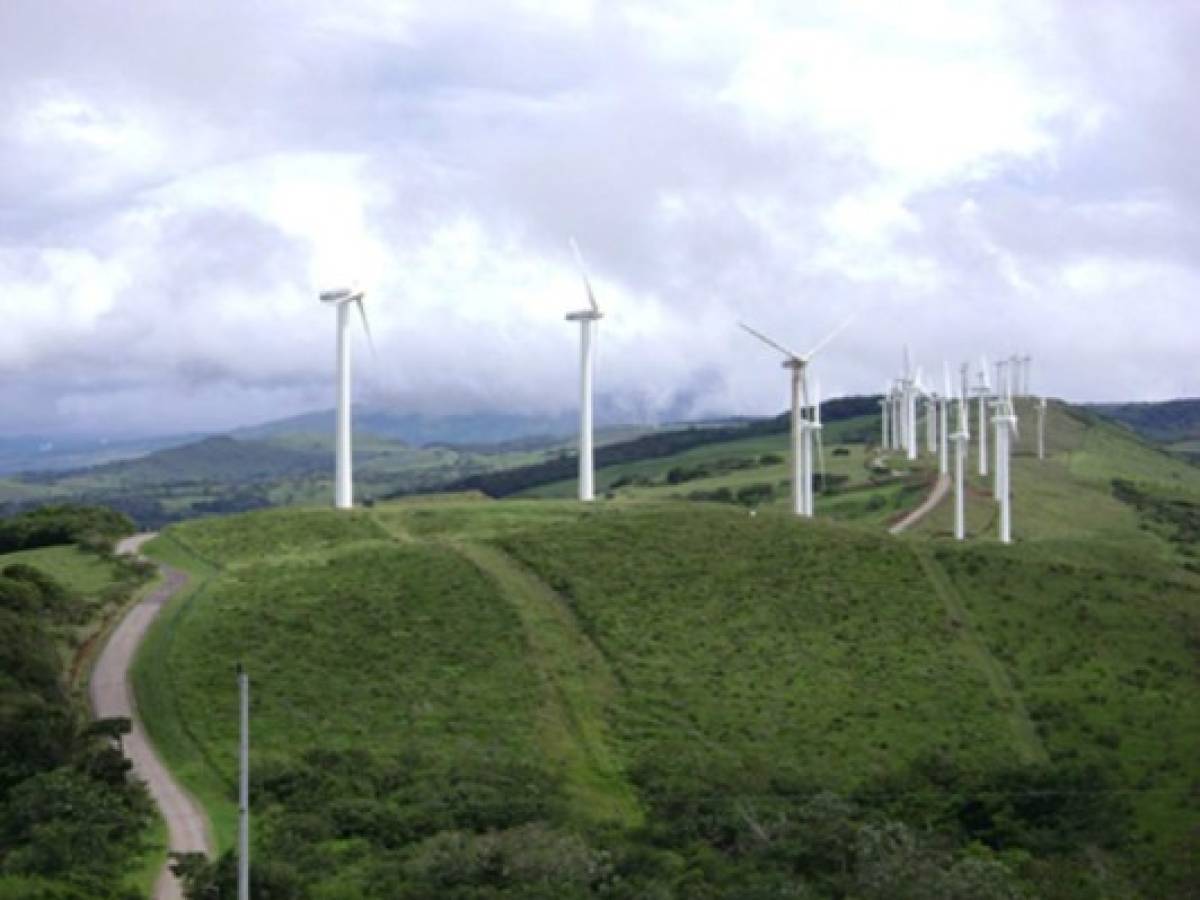 Costarricenses a favor de energías renovables