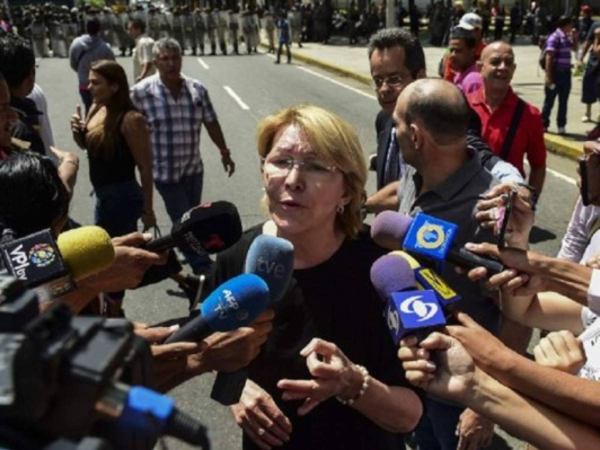 Fiscal venezolana se declara en rebeldía contra su destitución