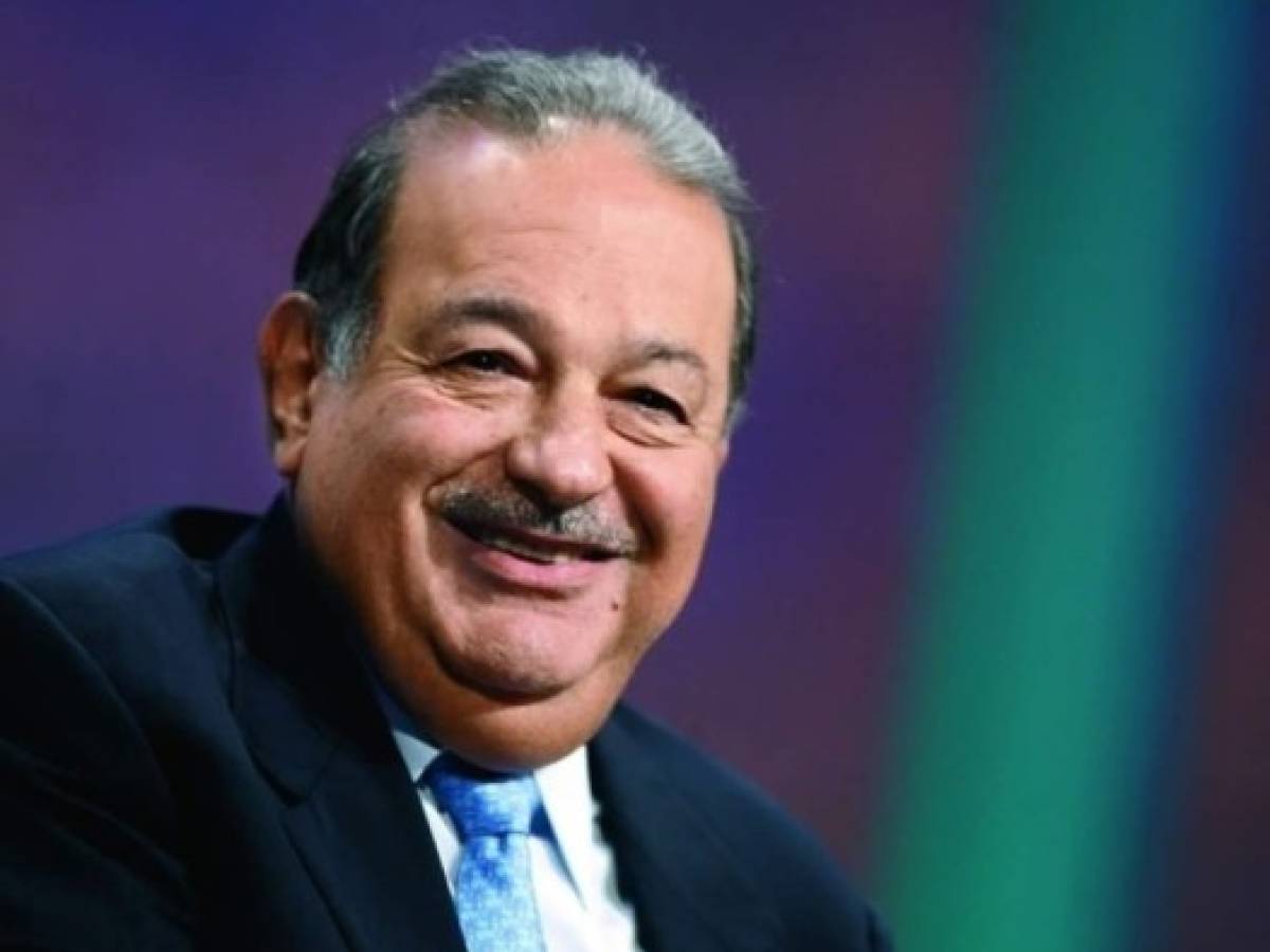 Para Carlos Slim, no debería ser necesario hacer tesis universitaria
