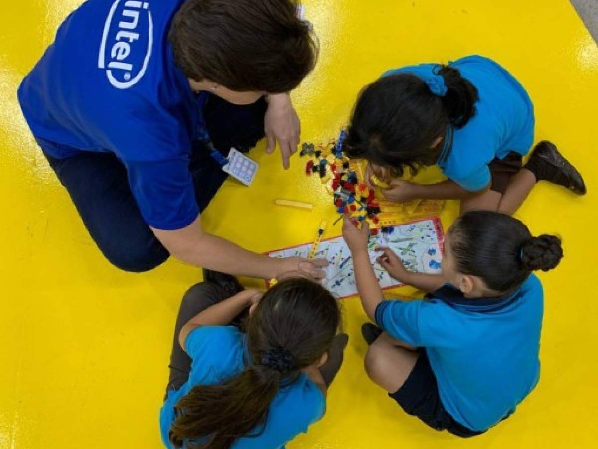 Intel Costa Rica trabajó 500 niñas y jóvenes en 2021 para promover interés STEM
