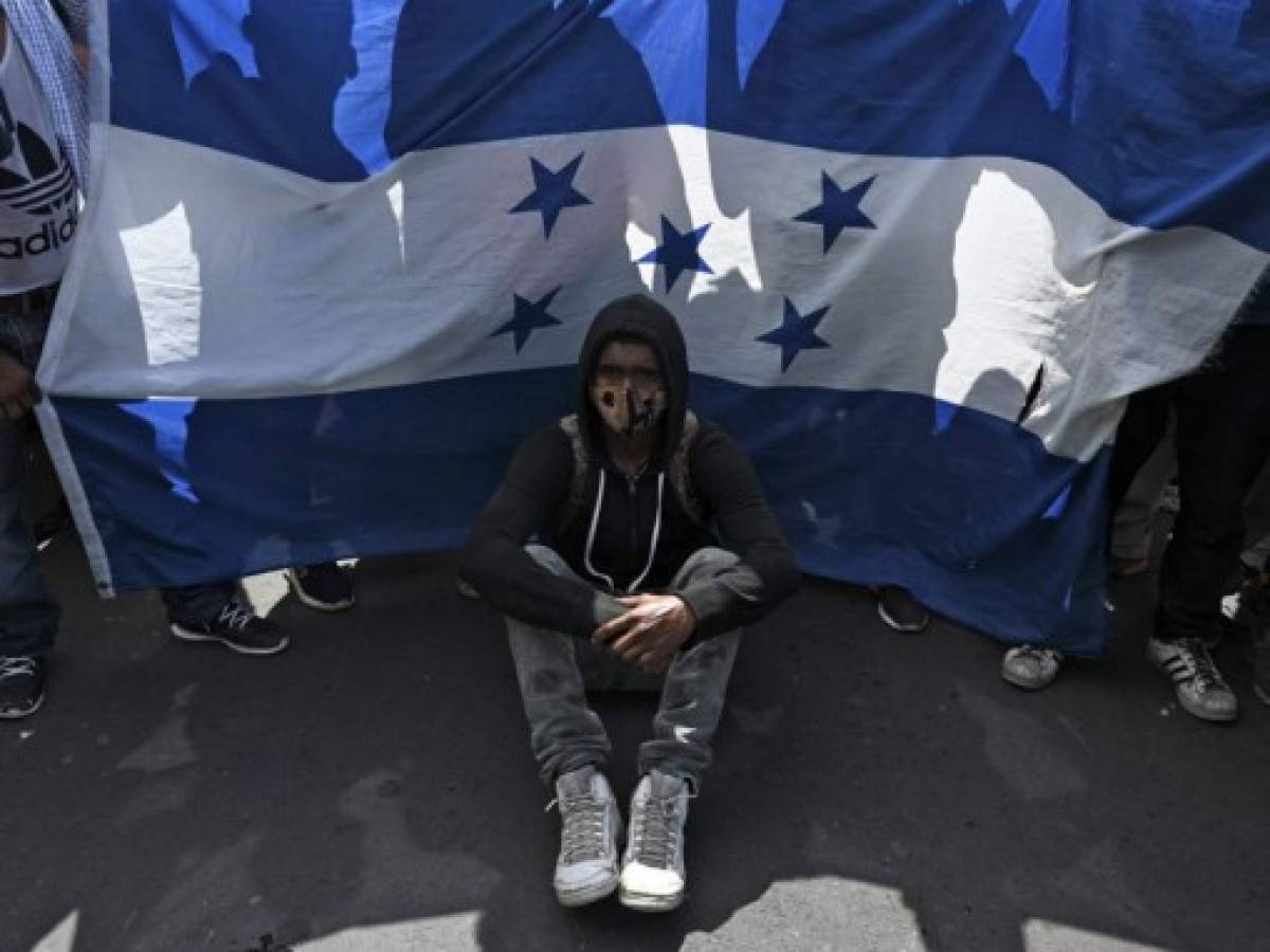 Algunos miembros de caravana migrante retornan hacia Honduras