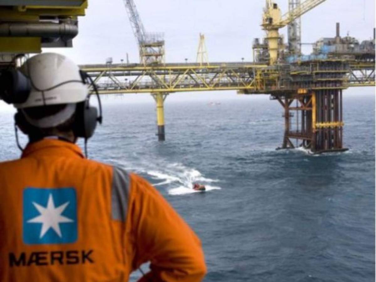 Crudo salta tras ruptura de Arabia Saudita y sus vecinos con Catar