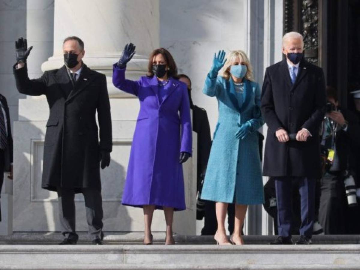 Jill Biden y Kamala Harris dan prioridad a diseñadores de EEUU