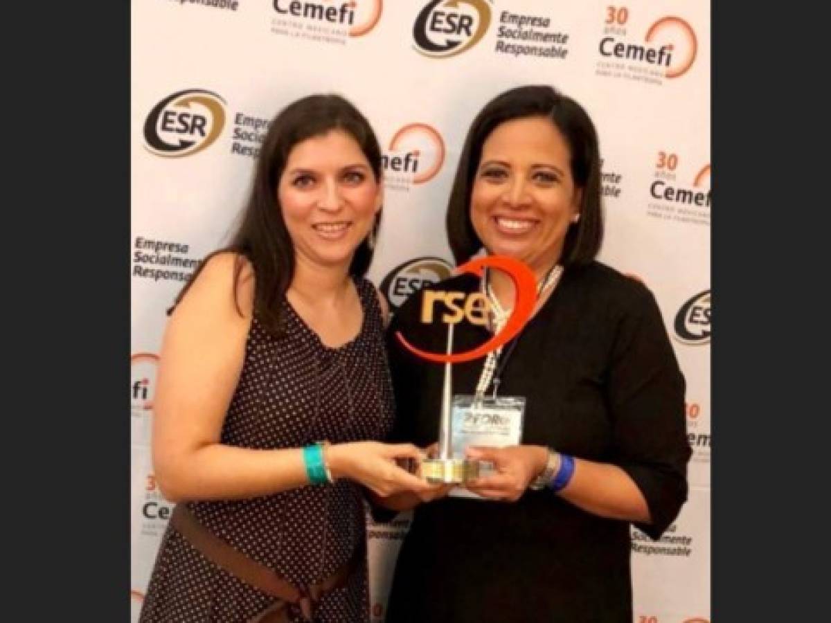 Premian a Hanesbrands por su programa a favor de la mujer embarazada en El Salvador