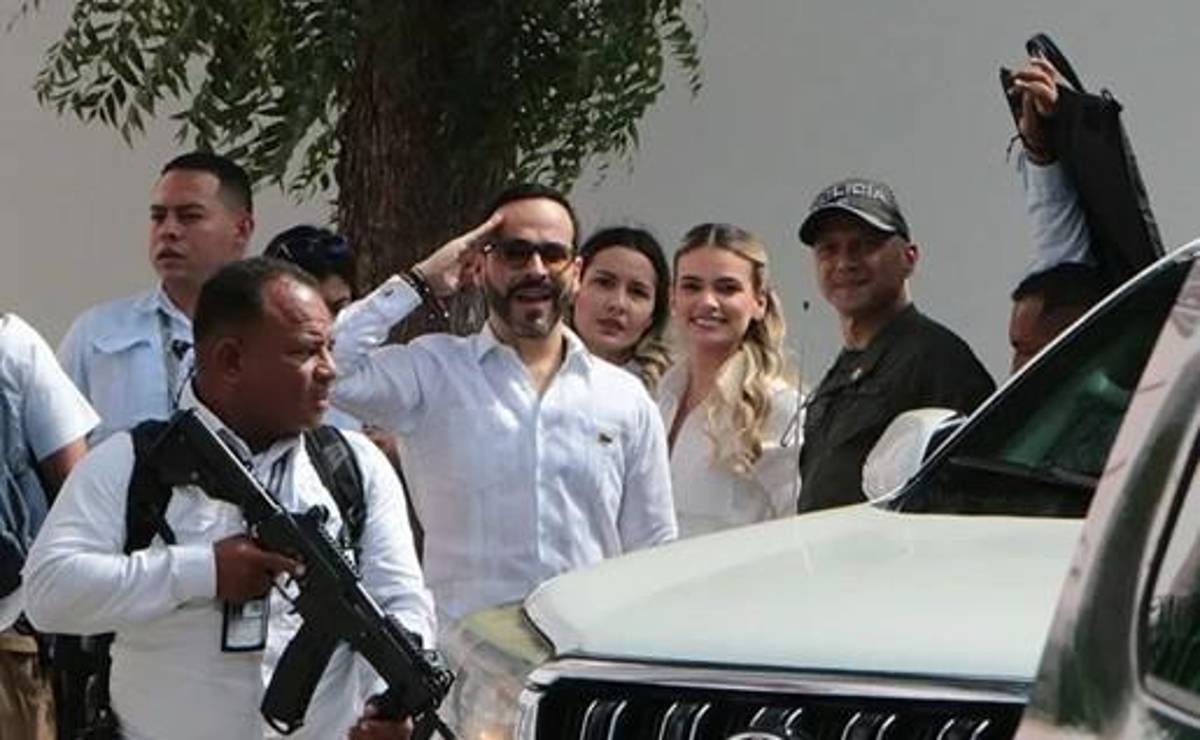 No se puede hacer empalme con un gobierno que desconoce el triunfo del gobierno entrante. Petro, su heredero (Cepeda) y quienes los están secundando en este despropósito no son demócratas, de la que se salvó Colombia», afirmó De la Espriella.