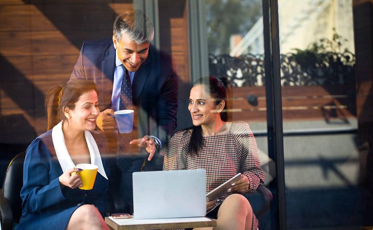 <i>Hablar con un jefe no es solo comunicar avances: es construir una relación de confianza que proyecte liderazgo, incluso antes de tener el cargo. Foto de iStock</i>