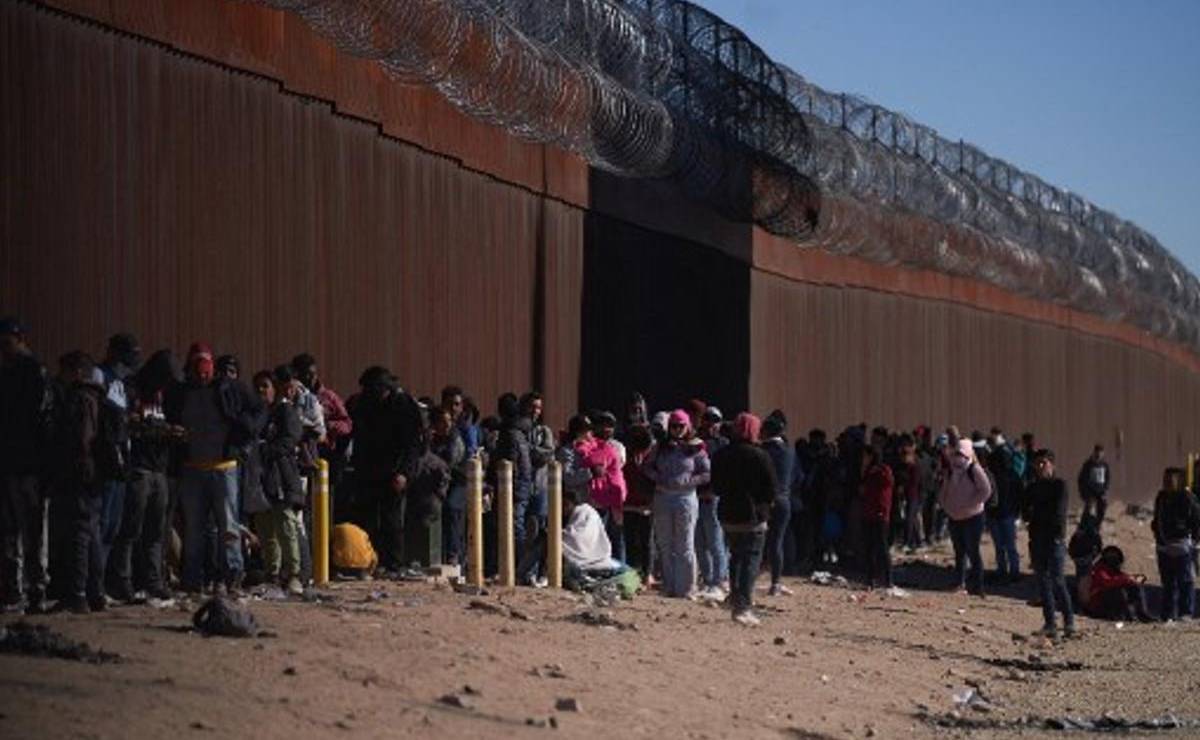 <i>En los últimos años, el número de migrantes de estos tres países que solían intentar entrar de manera irregular en Estados Unidos en busca de mejores condiciones de vida rondaba los 500.000 anuales, pero estas cifras cayeron drásticamente debido a las duras medidas antimigratorias del presidente estadounidense, Donald Trump. Foto de EFE</i>