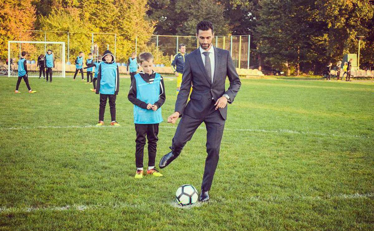 <i>Álvaro Arbeloa dirigía al Castilla desde junio de 2025, tomando el relevo de Raúl González, y toda su carrera como técnico se ha desarrollado en la cantera madridista, donde comenzó en la temporada 2020/2021 dirigiendo al Infantil A, en la que se proclamó campeón de liga. Foto de cortesía</i>