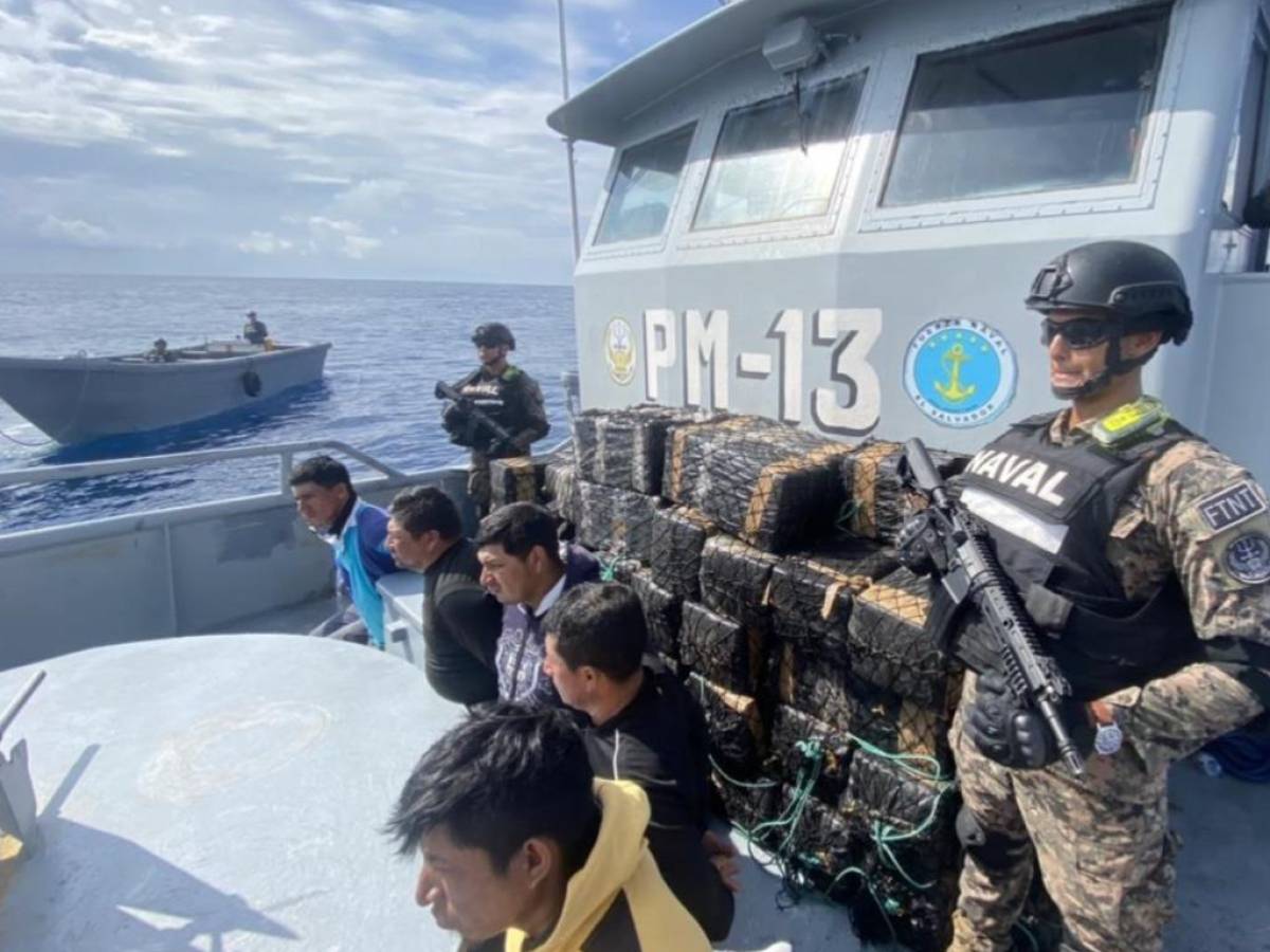 El Salvador reporta decomiso de una tonelada de cocaína en el Pacífico