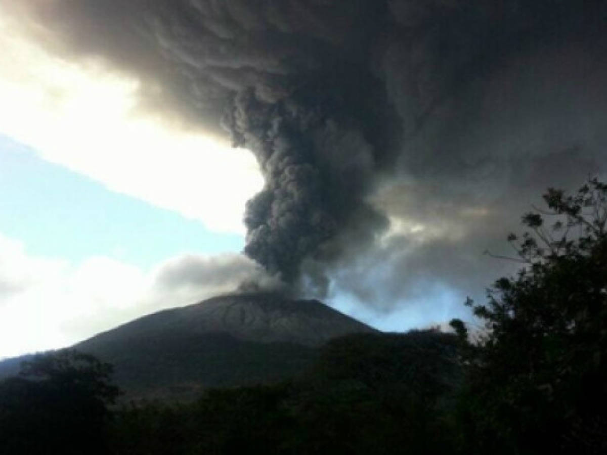 El Salvador: 2.000 evacuados por erupción del Chaparrastique