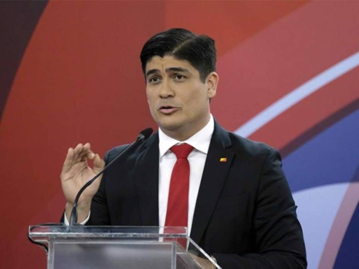 Carlos Alvarado abre puerta al diálogo, pero dice que no negociará 'cosas de fondo' de plan fiscal