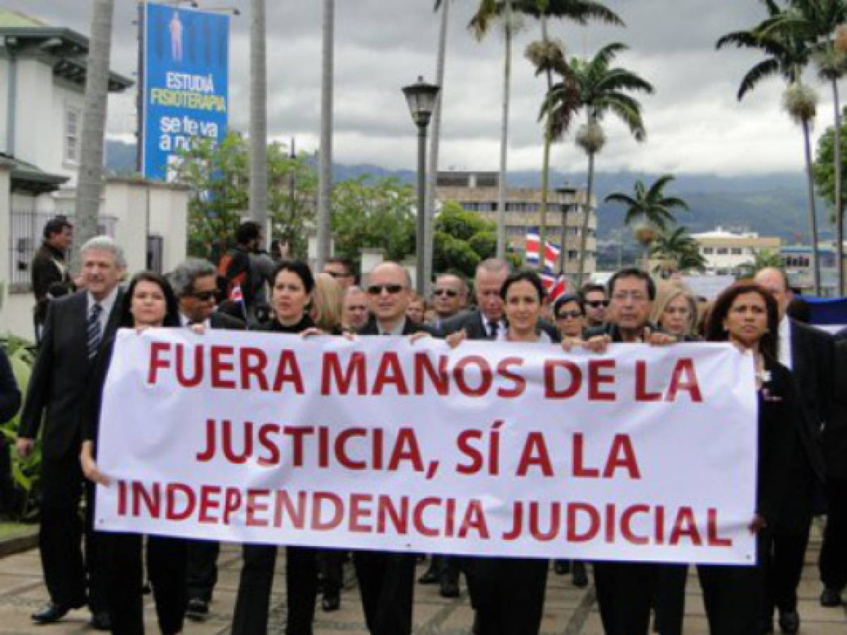 Autoridades judiciales de Costa Rica protestan en las calles