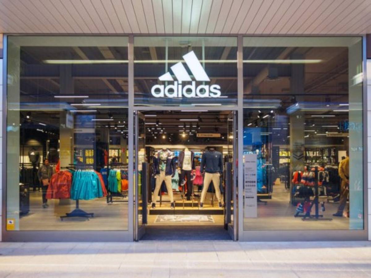 Adidas gana en 2020 casi un 80% menos