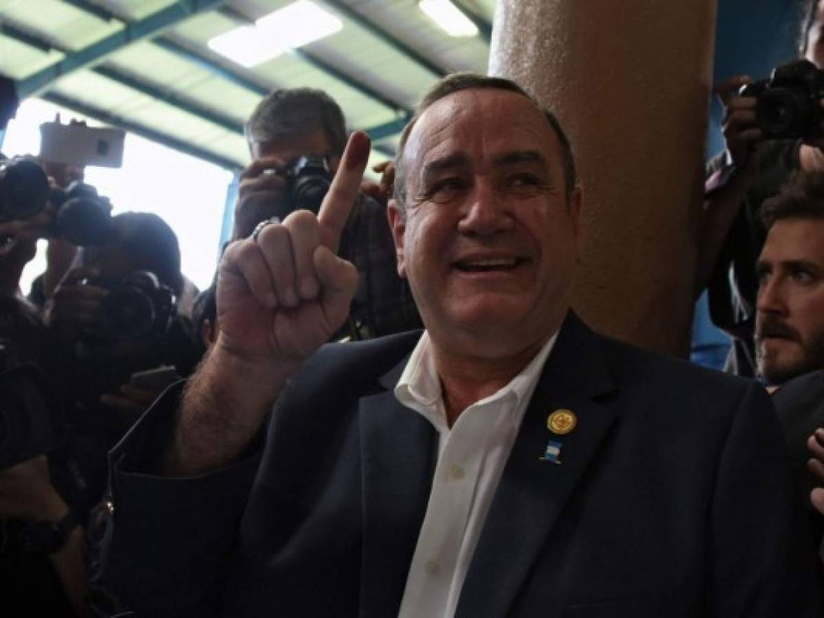 Guatemalan candidate for the Vamos (Let's Go) party Alejandro Giammattei shows his inked finger after voting at a polling station in Guatemala City on August 11, 2019. - More than eight million Guatemalans head to the polls on Sunday as former first lady Sandra Torres and opinion poll frontrunner Alejandro Giammattei bid to succeed the corruption-tainted Jimmy Morales as president. (Photo by ORLANDO ESTRADA / AFP) / The erroneous mention[s] appearing in the metadata of this photo by Orlando ESTRADA has been modified in AFP systems in the following manner: [Orlando Estrada] instead of [Johan Ordonez]. Please immediately remove the erroneous mention[s] from all your online services and delete it (them) from your servers. If you have been authorized by AFP to distribute it (them) to third parties, please ensure that the same actions are carried out by them. Failure to promptly comply with these instructions will entail liability on your part for any continued or post notification usage. Therefore we thank you very much for all your attention and prompt action. We are sorry for the inconvenience this notification may cause and remain at your disposal for any further information you may require.