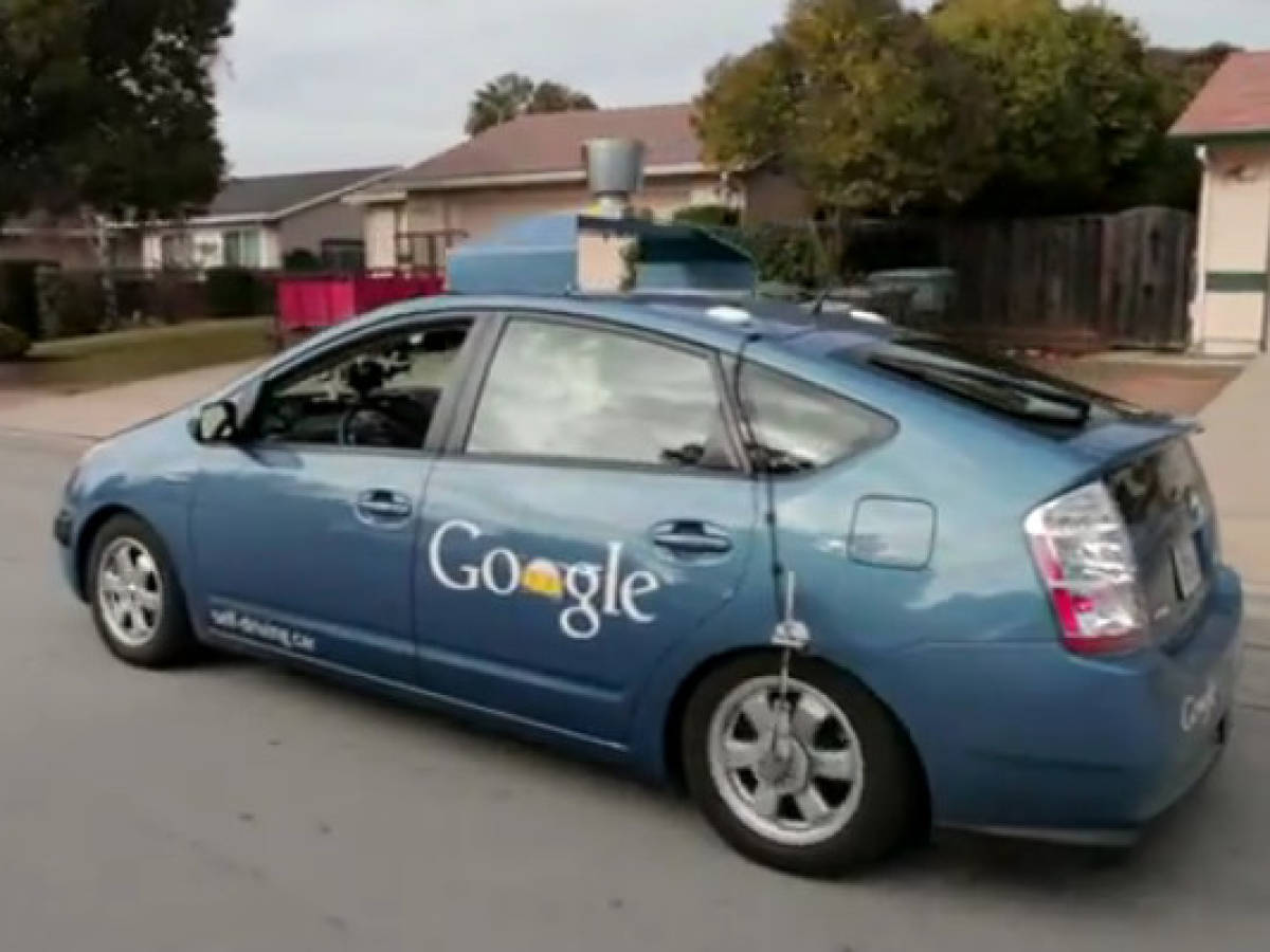 Google presenta auto que se maneja solo