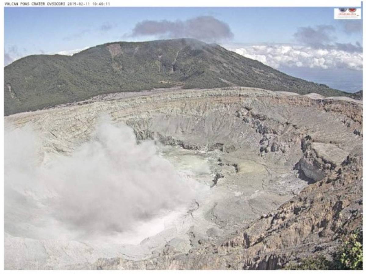 Costa Rica: Volcán Poás hace erupción y lanza ceniza a poblados vecinos