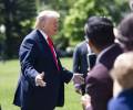 Donald Trump comenzó a accionar su herramienta de guerra económica preferida contra Europa: los aranceles, en este caso aplicados en el sector automotriz. (Foto: EFE)