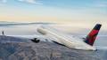 <i>La aerolínea Delta Air Lines confirmó su previsión de beneficios para 2026 tras presentar unos resultados trimestrales mejores de lo esperado. Foto de iStock</i>