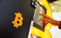 <i>Mientras el bitcoin conserve niveles clave por encima de US$72.000, el sesgo podría mantenerse constructivo, aunque no se descartan movimientos correctivos adicionales a corto plazo. Foto de iStock</i>