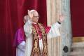 <i>Quienes le conocen, le consideran una persona afín a los principios que marcó Francisco, cuyo trabajo creen que continuará. El papa León XIV. EFE/Alessandro Di Meo</i>