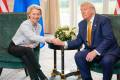 <i>El presidente de EE.UU., Donald Trump y la presidenta de la Comisión Europea, Ursula von der Leyen, durante la reunión de este domingo en el complejo de golf del líder republicano en la localidad escocesa de Turnberry. EFE / Fred Guerdin / Comisión Europea. </i>