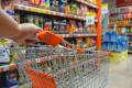<i>Desde 2020, el poder adquisitivo para bienes de consumo en la región ha disminuido un 25 %. Ahora, los consumidores buscan productos que entreguen mayor valor por un menor costo. FOTO ARCHIVO E&amp;N</i>