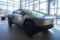 Fotografía de archivo en la que se registró un ejemplar de la camioneta 'pick-up' Cybertruck, del fabricante estadounidense de vehículos eléctricos Tesla, en Buena Park (California, EEUU). EFE/Allison Dinner