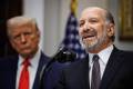 El secretario de Comercio de Estados Unidos, Howard Lutnick, junto al presidente Donald Trump. Archivo. EFE/EPA/Samuel Corum / POOL