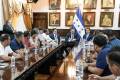 <i>Representantes del transporte urbano e interurbano se reunieron en las últimas horas con el presidente del Congreso, Tomás Zambrano, para buscar alternativas a la crisis desatada por el aumento de los combustibles. (Foto: Congreso de Honduras)</i>