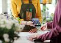 <i>Las PyMEs ya están utilizando medios de pago digitales, como las tarjetas, para cubrir una amplia variedad de gastos del negocio: desde compras a mayoristas (29%) hasta servicios digitales y suministros de oficina (12%), viajes (18%), combustible (10%) y mejoras de instalaciones (9%). FOTOS SHUTTERSTOCK</i>