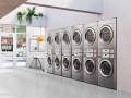 La plataforma LG Laundry Crew permite la gestión remota y en tiempo real de las lavanderías, con funciones tanto para administradores (monitoreo, control y configuración) como para clientes (reserva, pago y seguimiento del ciclo desde el móvil), facilitando la operación y mejorando la experiencia del usuario.