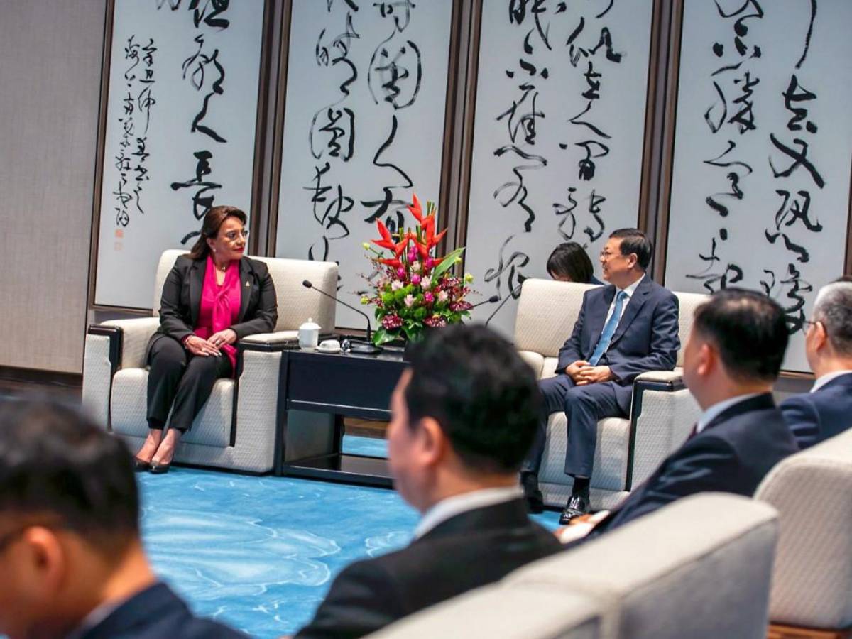 Presidenta de Honduras inicia su gira por China