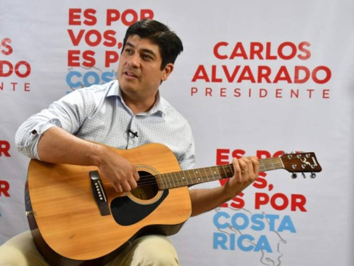 Carlos Alvarado, novelista, roquero y presidente de Costa Rica