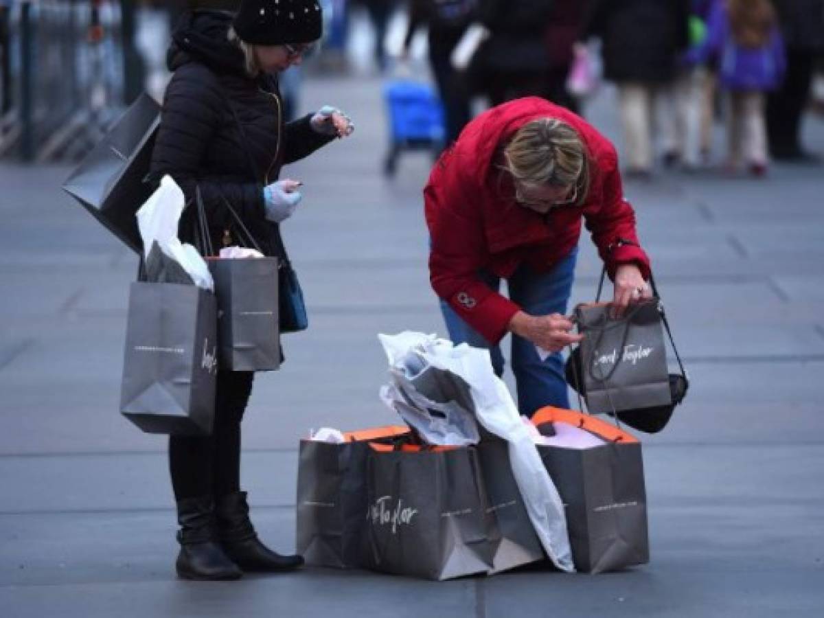 Estadounidenses se vuelcan en el 'Black Friday' aprovechando descuentos