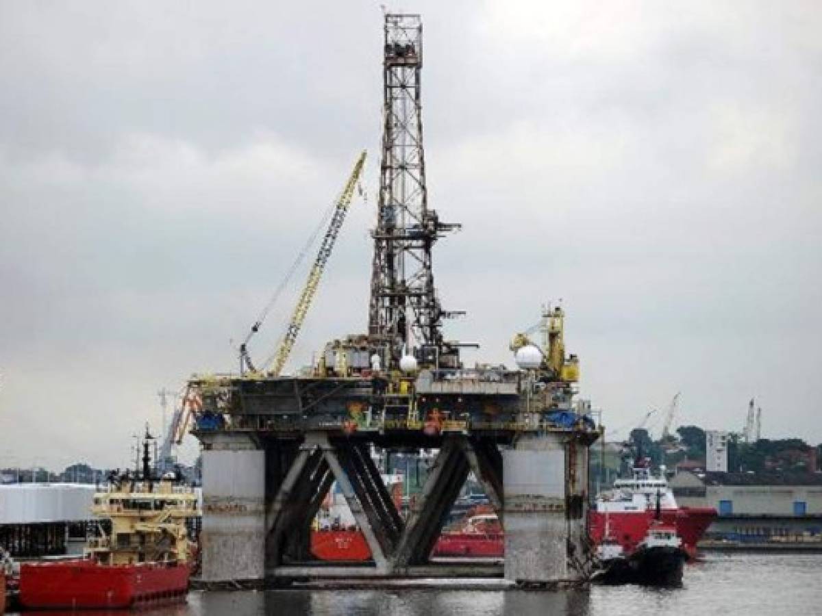 Petróleo cae por debajo de los US$80