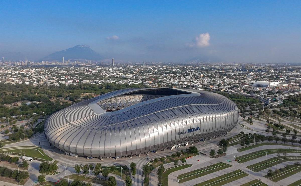 <i>Fotografía aérea que muestra el Estadio BBVA, sede de la Copa Mundial de Fútbol 2026, este viernes, en la ciudad de Monterrey (México). Los organizadores de la Copa Mundial en Monterrey harán una fiesta en el partido número 1.000 de la historia de la competición, que se celebrará dentro de cuatro meses, aseguró hoy Alejandro Hütt, Host City Manager de la sede del norte mexicano. EFE/ Miguel Sierra</i>